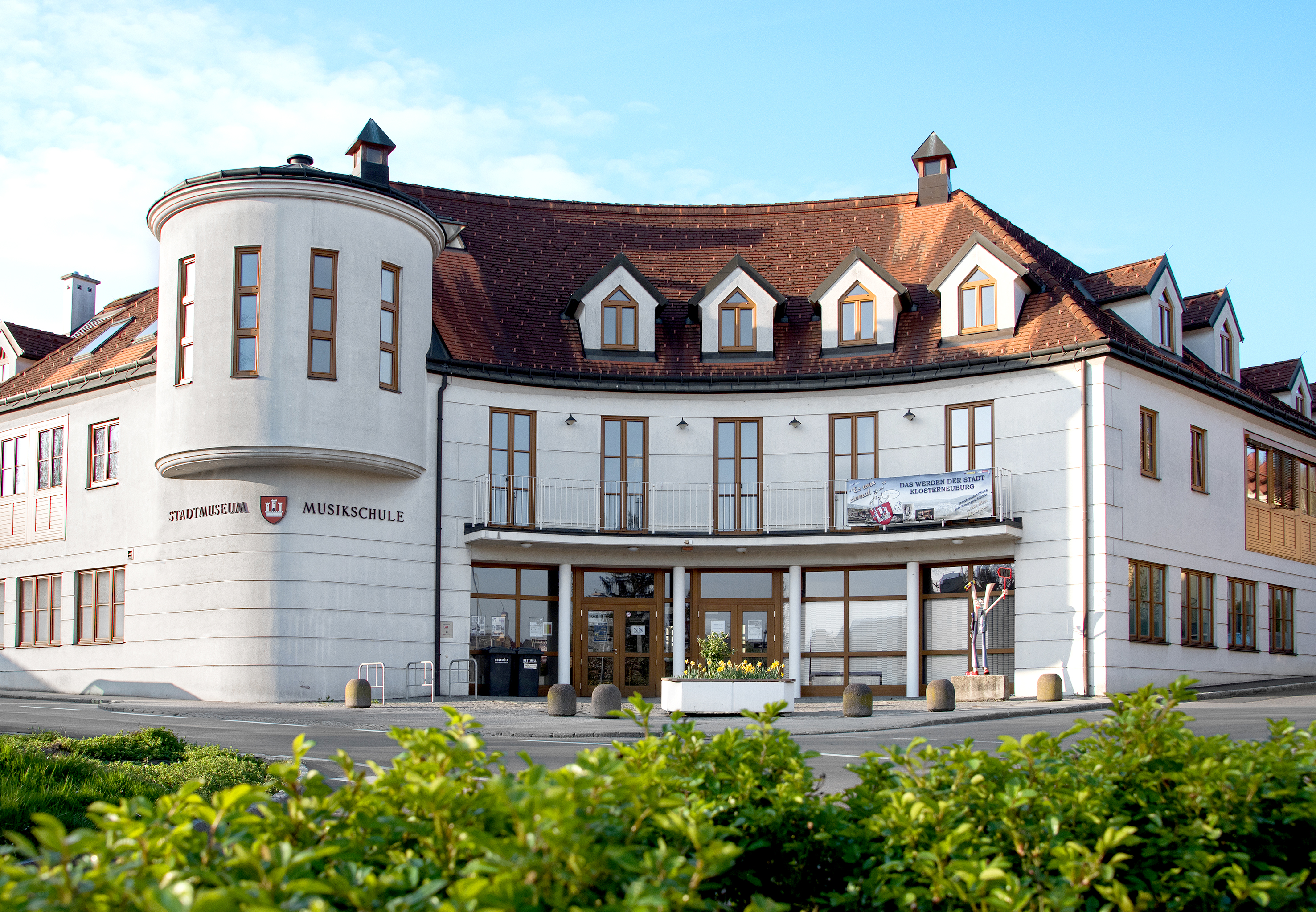 Foto des StadtmuseumsKlosterneuburg bei Abendsonne.