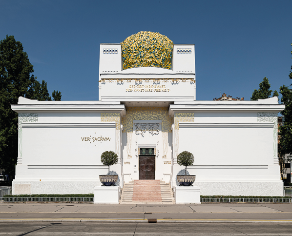 Foto der Wiener Secession mit der Kugel aus vergoldeten Blättern am Dach.